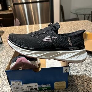 Skechers Hands-Free Slip-Ons – Black & Pink, Size 8